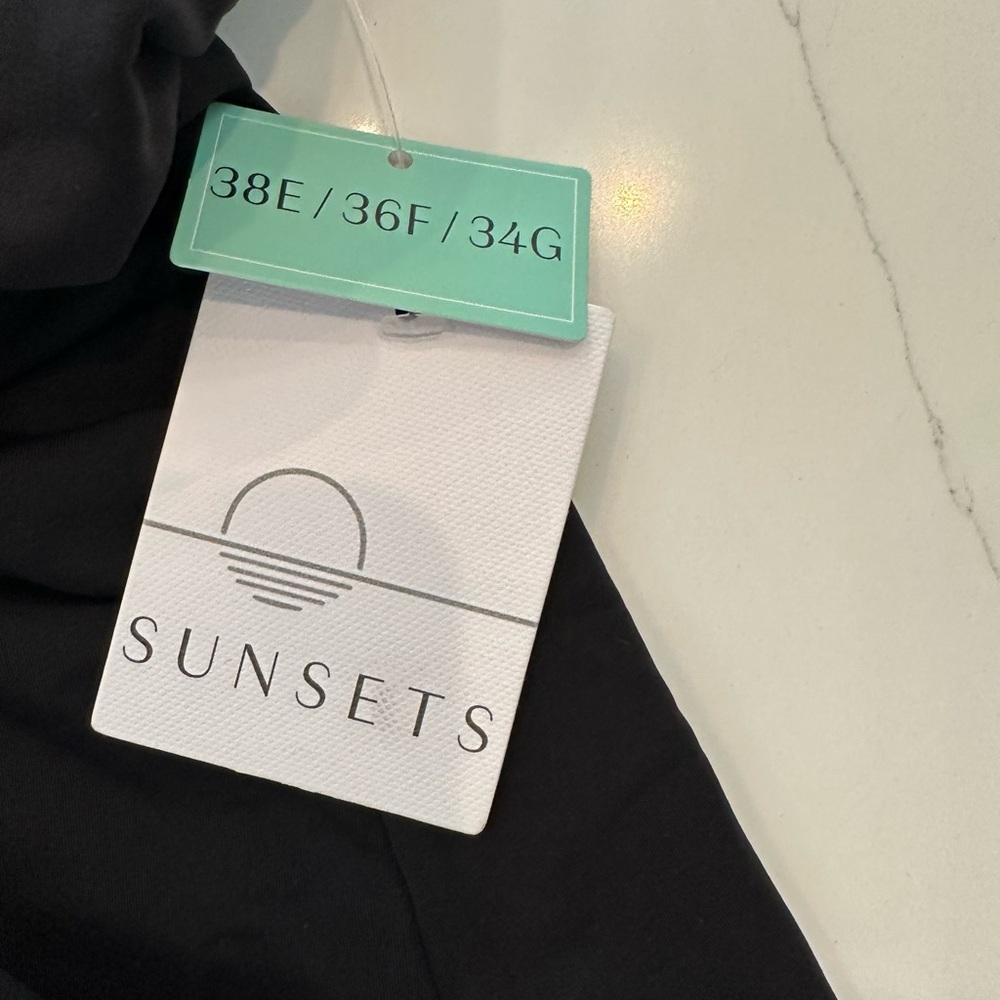 Sunsets Forever Underwire Tankini Top – Black – NWT – Fits 38E / 36F / 34G Cups - Picture 6 of 7